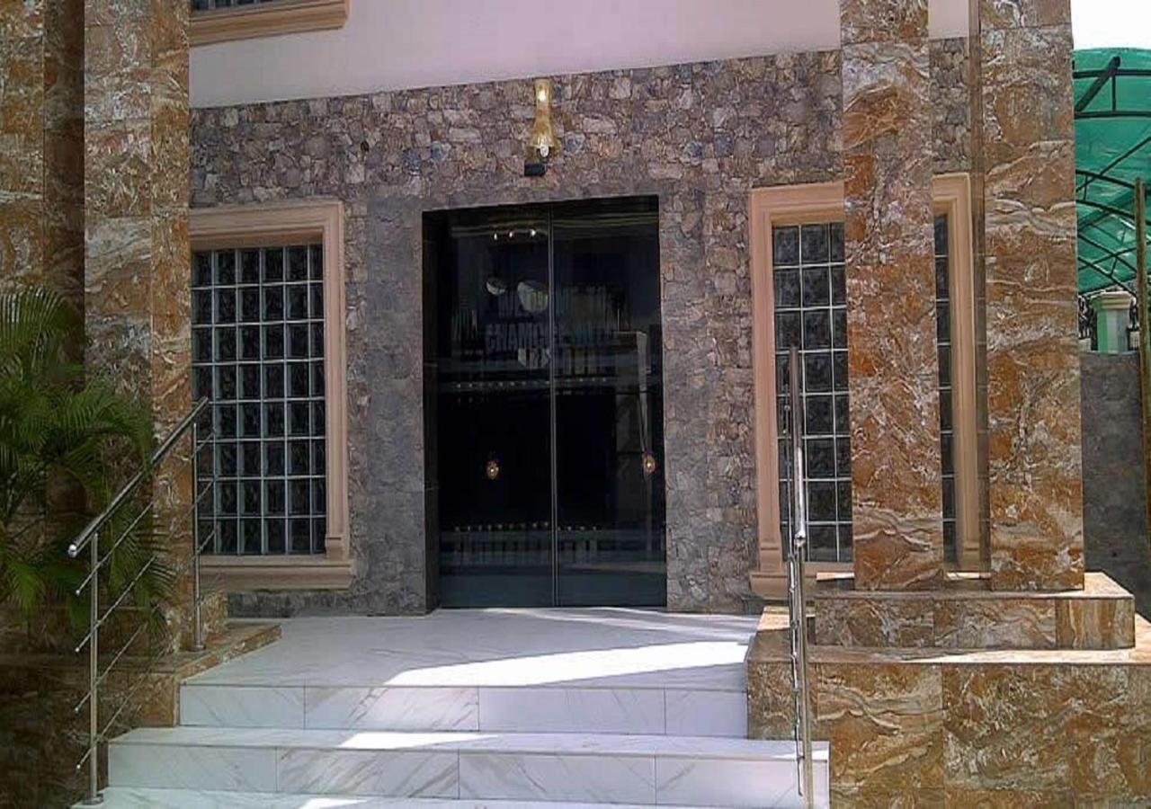 Chamcce Hotel Ajao Lagos Extérieur photo