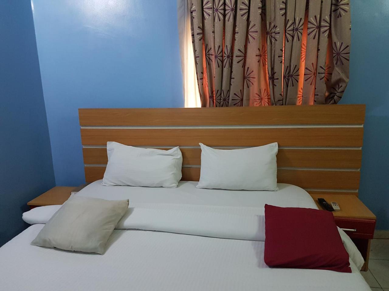Chamcce Hotel Ajao Lagos Extérieur photo